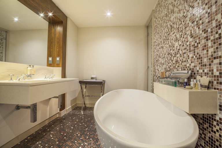 Bathroom 5, The Roseate Reading, Reading