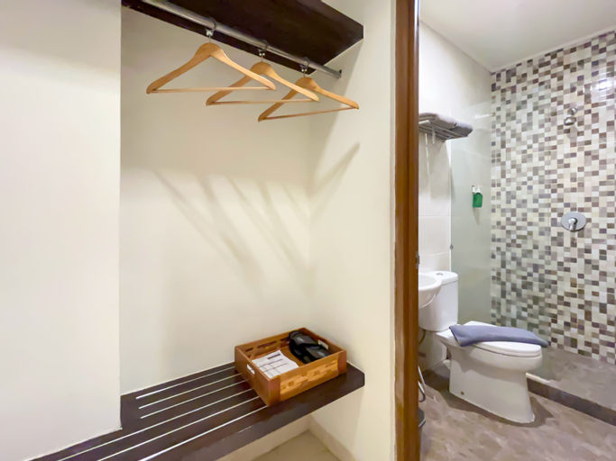Bathroom 14