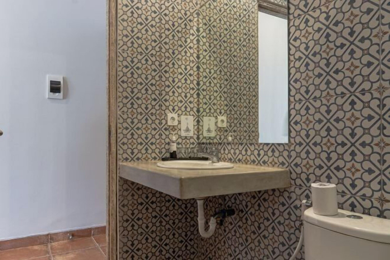 Bathroom 10