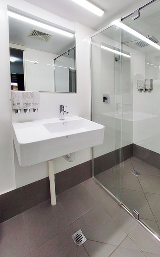 Bathroom 3, Archer Park Motel, Rockhampton