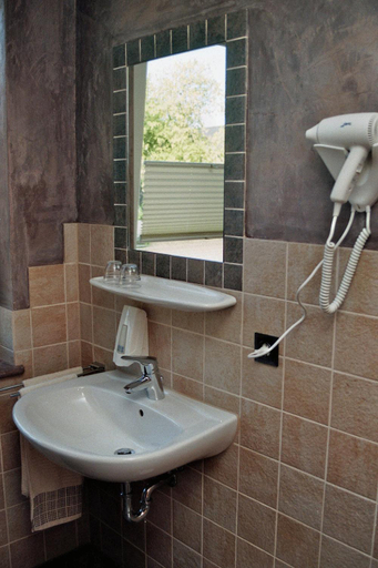 Bathroom 5, Hotel Franke, Borken