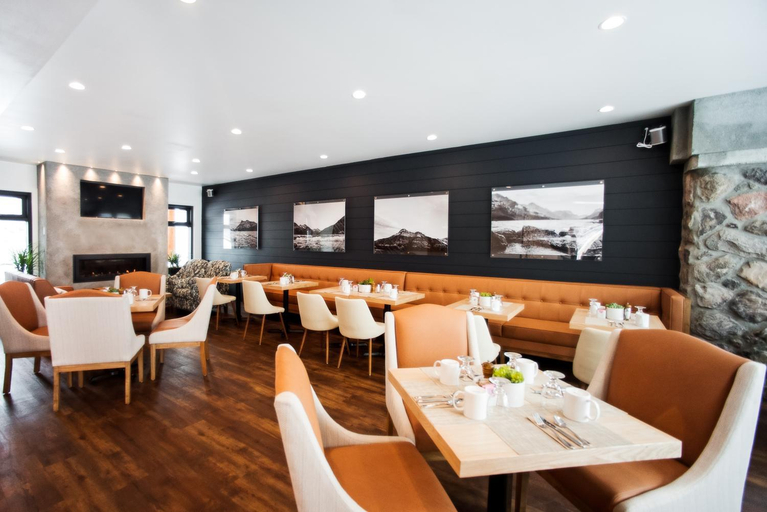 Food & Drinks 4, Waterton Glacier Suites, Division No. 3