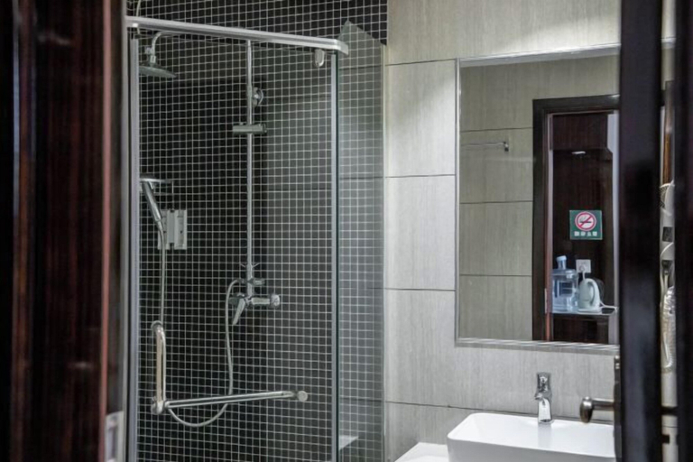 Bathroom 3, Dengkou Youyi Hotel(Dengkou Museum Store), Baynnur