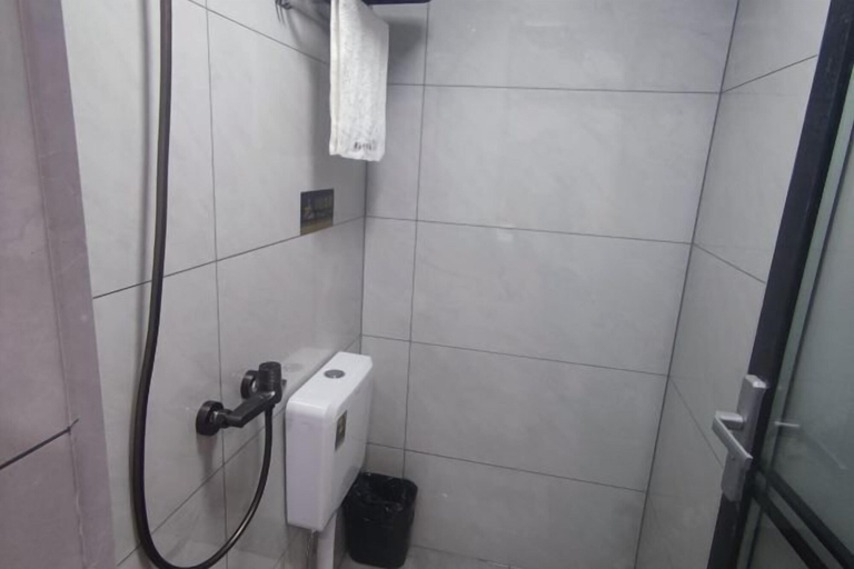 Bathroom 5, Yinhai Hotel, Changsha