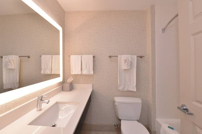 Bathroom 4, Holiday Inn Express Mystic by IHG, New London