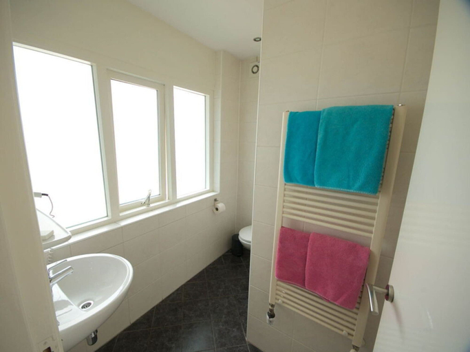 Bathroom, De Schelp 3 Modern Retreat, Bergen