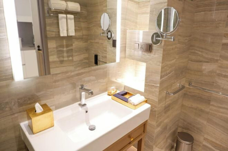 Bathroom 22