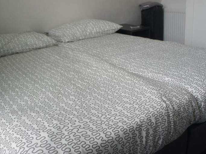 Room 2, Spacious Holiday Home in Noordwolde With Garden, Weststellingwerf