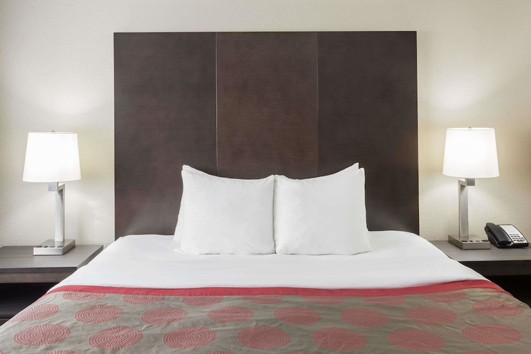 Bedroom 3, Ramada by Wyndham Monterey, Monterey