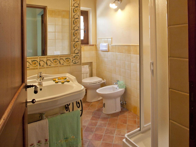Bathroom 5, Belvilla by OYO Ciliegi, Arezzo