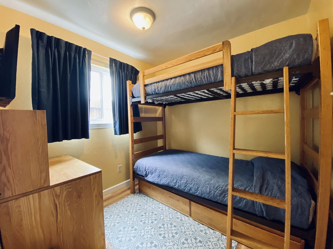 Bedroom 2, Monterey Bay Lodge, Monterey
