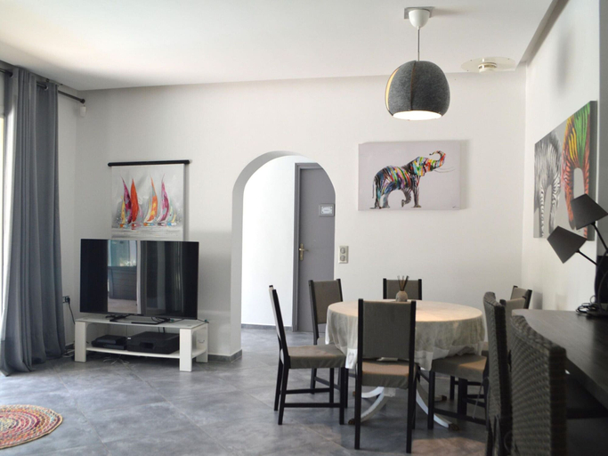 Dining 2, Modern Holiday Home With Private Pool and Garden, Var