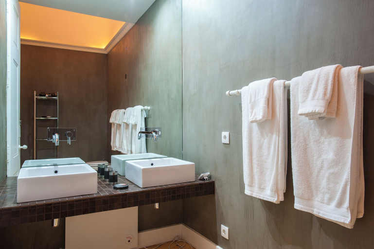 Bathroom 3, Portas do Castelo Apartments, Lisbon