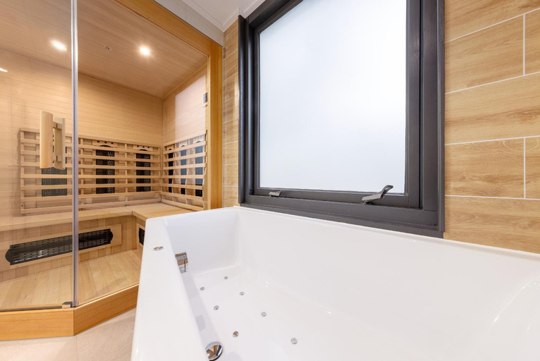 Bathroom 3, Center Parcs Heijderbos Limburg-Weeze, Gennep