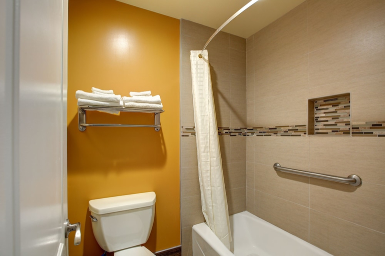 Bathroom 3, Ontario Inn & Suites, San Bernardino