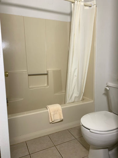 Bathroom 4, Chippewa Motel, Isabella