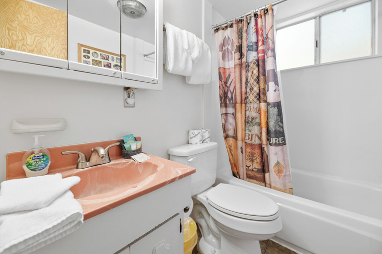 Bathroom, Alpine Haus, San Bernardino