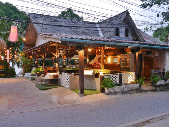 Exterior & Views