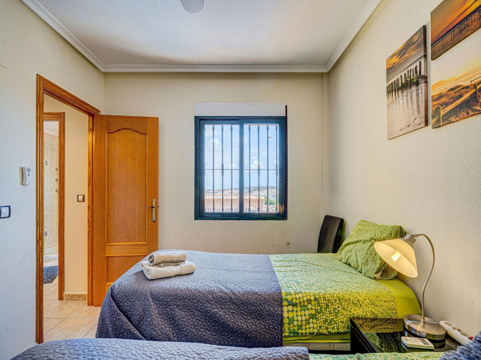 Room 5, Coastal Comfort in Orihuela, Alicante