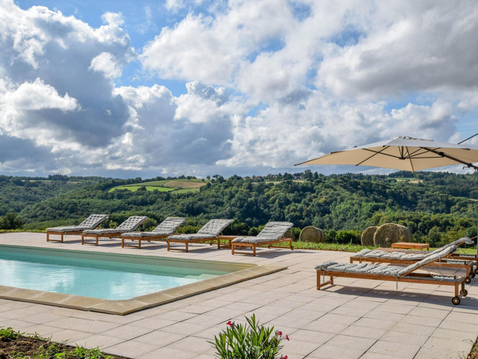 Pool 5, Stylish Villa on Historic Estate, Dordogne