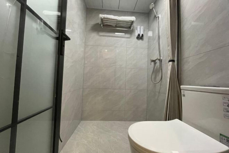 Bathroom 3, Nanchang Neighbourhood Hotel, Nanchang