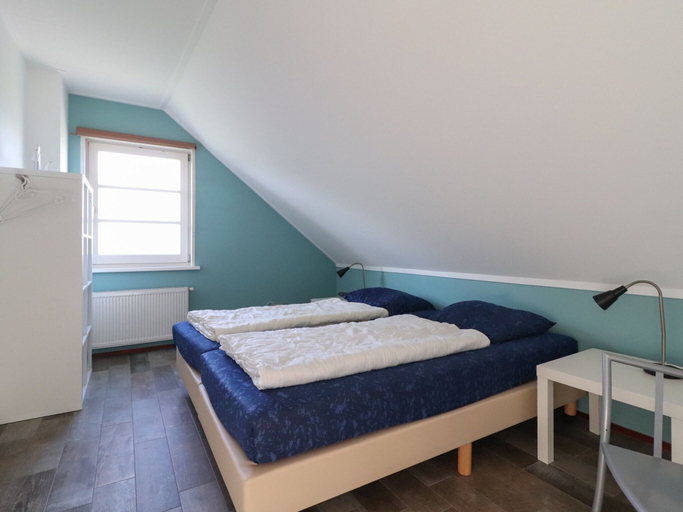 Room 2, Waterfront villa with sauna in Friesland, Wûnseradiel