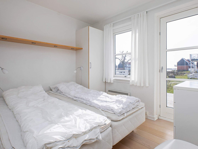 Bedroom 2, 4 Person Holiday Home on a Holiday Park in Borre, Vordingborg