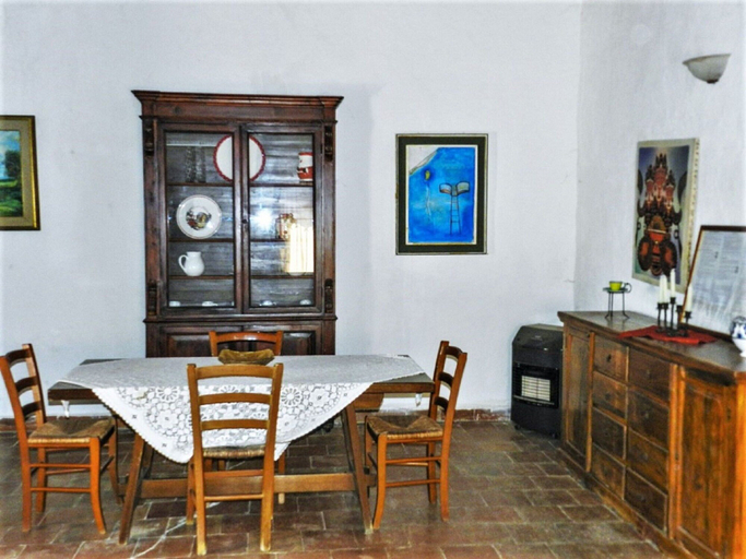 Dining 2, Delightful Holiday Home in Fulgatore With Swimming Pool, Trapani