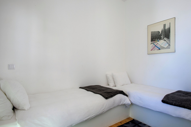Bedroom 2, Portas do Castelo Apartments, Lisbon