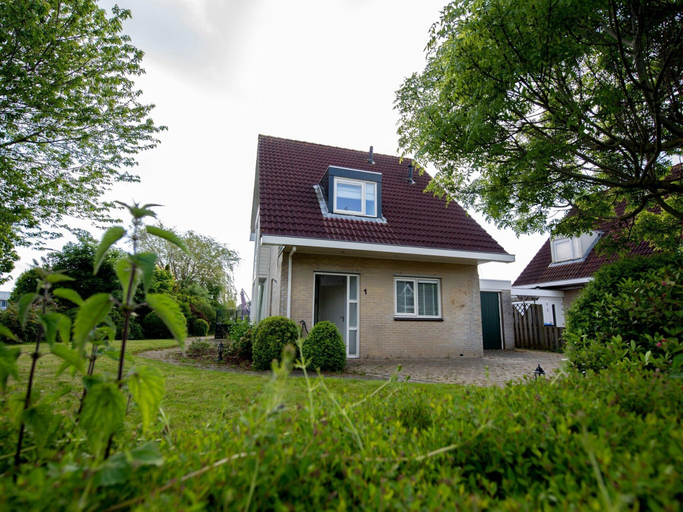 Exterior 4, Spacious Holiday Home With Private Jetty, Boarnsterhim