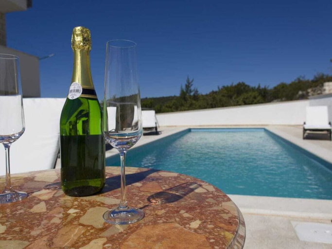 Pool 4, Brdar Comfortable Holiday Residence, Marina