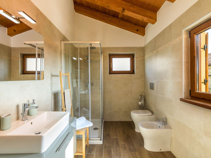 Bathroom 5, Villa Casa Ida Comfortable Holiday Residence, Grožnjan