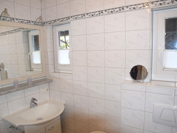 Bathroom 3, Garden Apartment in Fussen, Ostallgäu