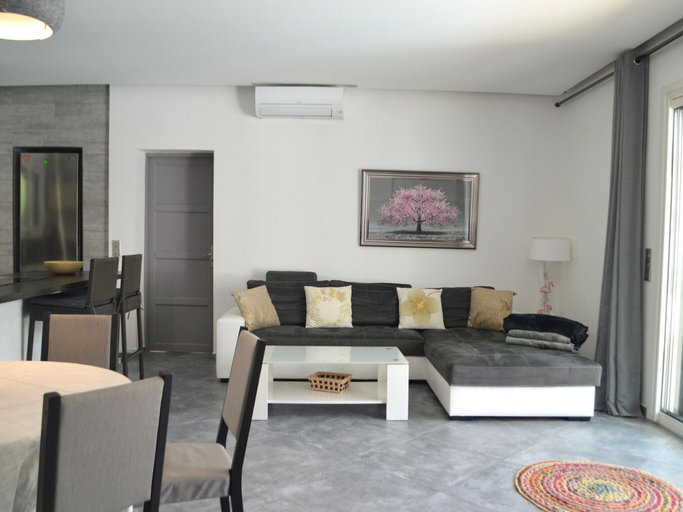 Dining 4, Modern Holiday Home With Private Pool and Garden, Var