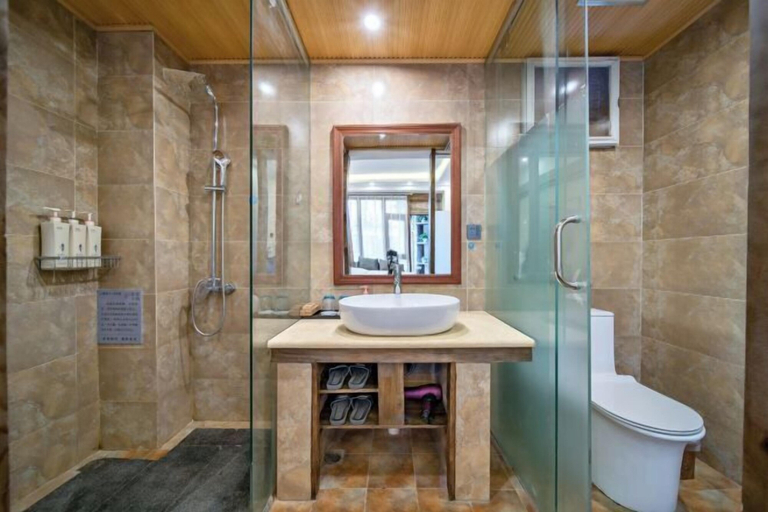 Bathroom 3, Pomegranate Homestay, Lijiang