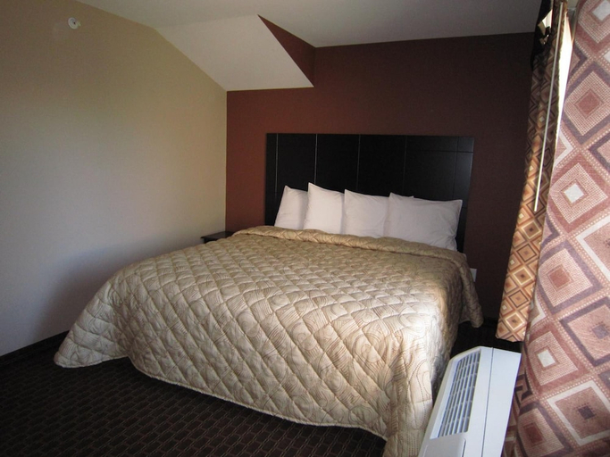 Bedroom 2, Red Carpet Inn And Suites Monmouth Jtc, Middlesex