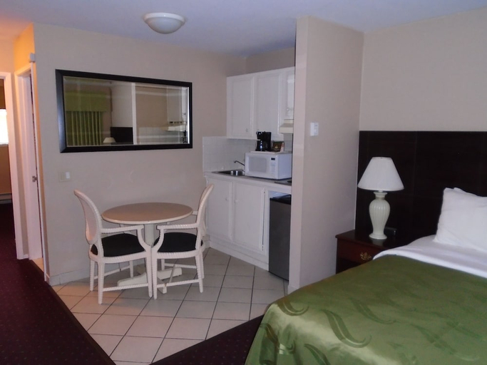 Bedroom 2, Scottish Fairway Inn, Monterey