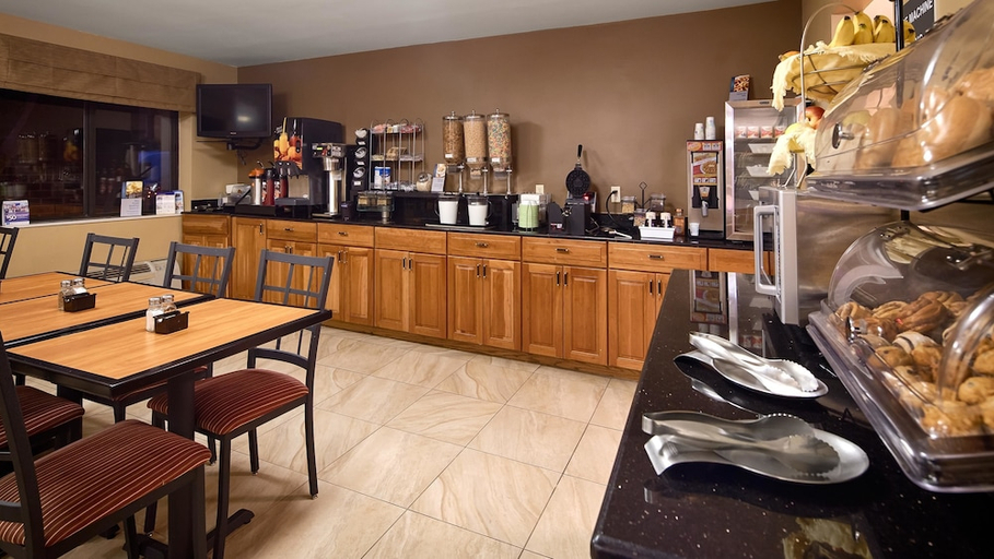 Food & Drinks 4, MHO INN and SUITES, Middlesex