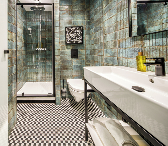Bathroom 5, ibis Styles Edinburgh St Andrew Square, Edinburgh