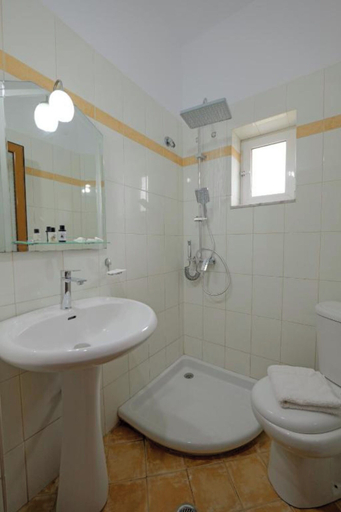 Bathroom 3, Sunny Hotel, Sarandës