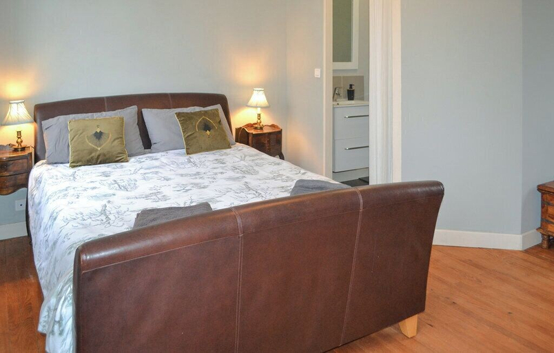 Bedroom 2, Chateau de Grenier Gite, Lot-et-Garonne