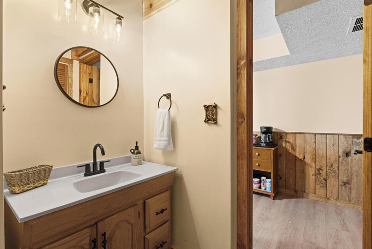 Bathroom 4, The Cascades Inn, Rabun