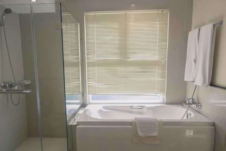 Bathroom 7