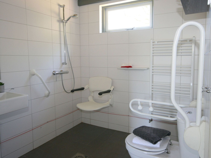 Bathroom 3, Adapted Bungalow in Appelscha With Terrace, Ooststellingwerf