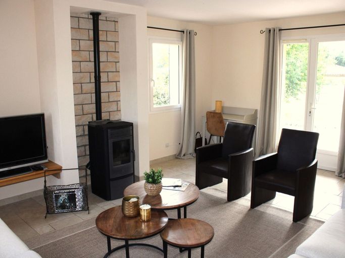 Living area 4, Comfortable Holiday Home With Pool, Var