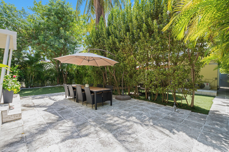 Others 5, Villa Venezia BB, Miami-Dade