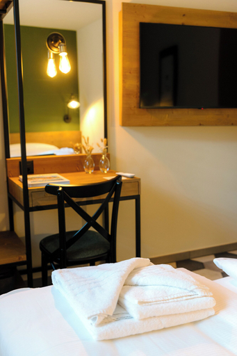 Bedroom 2, Seven Town House Boutique Hotel, Locarno