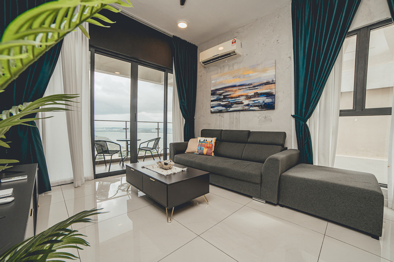 Danga Bay SeaView 3BR BigBalcony