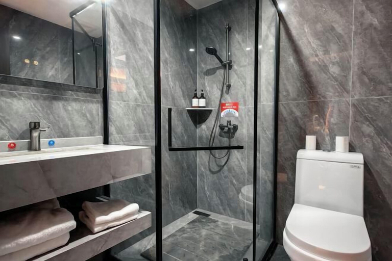 Bathroom, Hongsheng Hotel, Ji'an