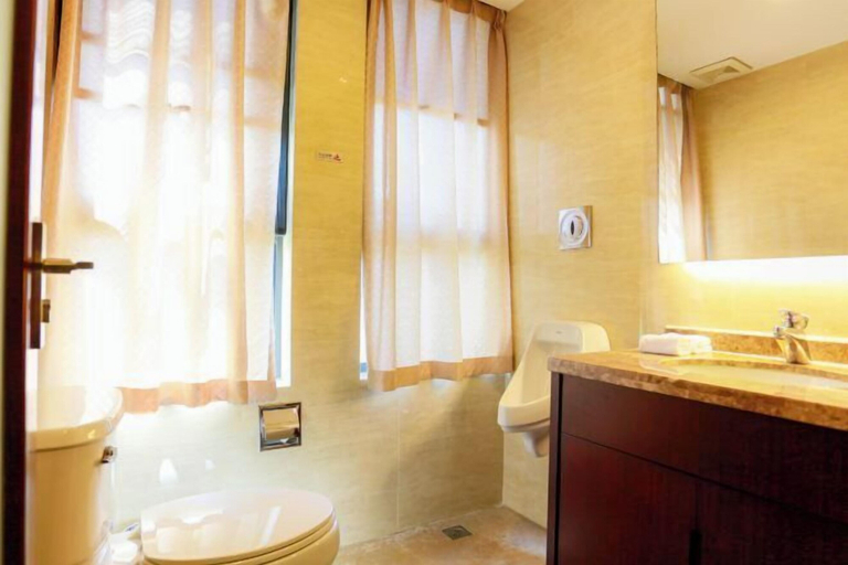 Bathroom 3, Haizhongzhou International Hotel Apartment Building, Zhoushan